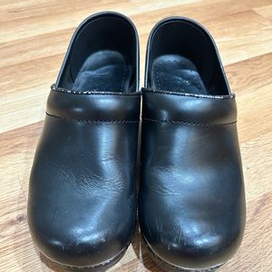 Women’s Dansko Black Clog Size 37 (US 6.5-7)
